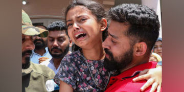 تم کیوں نہیں اٹھ رہے؟ مجھے کچھ نہیں چاہیے پاپا براہِ کرم واپس آ جائیں‘