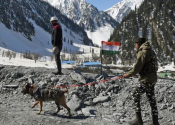 حالات بہتر ہو ئے ہیں‘ لیکن بےرکوںمیں واپس جانے کا وقت نہیں آیا:جی او سی چنار کور
