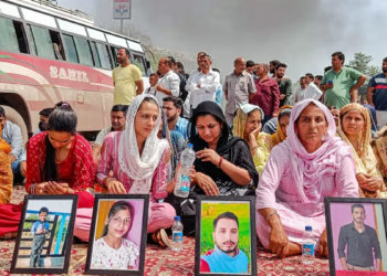 ڈانگری دہشت گردی واقعہ کے متاثرین کا احتجاج‘شاہراہ بلاک