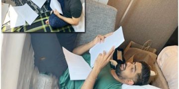 بابر اور رضوان کو پڑھتے ہوئے دیکھ کر مداحوں کے دلچسپ تبصرے