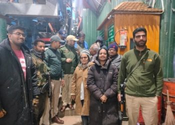 بارہمولہ پولیس نے گلمرگ میں 250 سیاحوں کو بچالیا