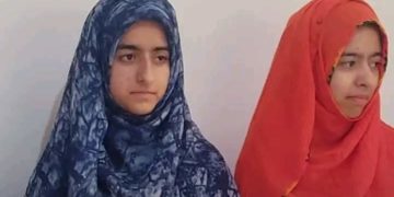 کولگام :امام کی جڑواں بیٹیوں نے این ای ای ٹی میں کامیابی حاصل کیں