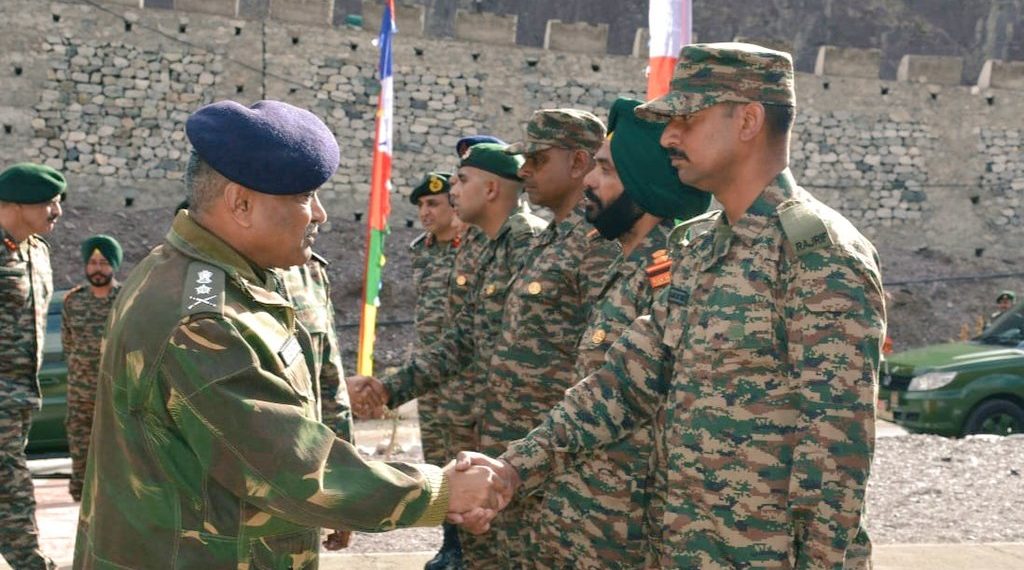 فوجی سربراہ کا لداخ دورہ، حقیقی کنٹرول لائن کی موجودہ صورتحال کا جائزہ لیا