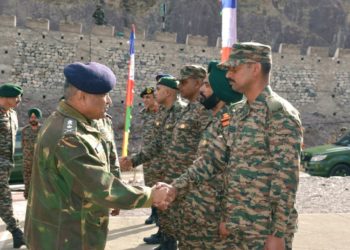 فوجی سربراہ کا لداخ دورہ، حقیقی کنٹرول لائن کی موجودہ صورتحال کا جائزہ لیا