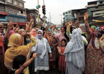 پائین شہر میںسمارٹ میٹروںکی تنصیب کیخلاف دوسرے دن بھی احتجاج
