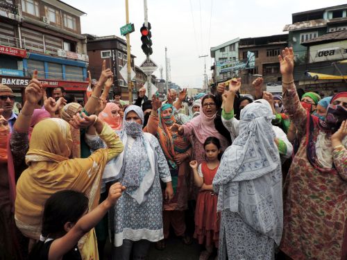 پائین شہر میںسمارٹ میٹروںکی تنصیب کیخلاف دوسرے دن بھی احتجاج