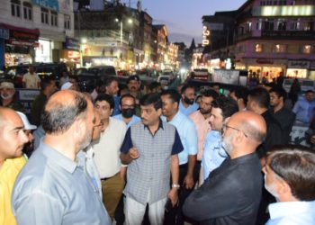 مہتا نے سمارٹ سٹی پروجیکٹوں کی پیش رفت کا جائزہ لینے کیلئے شہر کا شبانہ دورہ