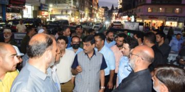 مہتا نے سمارٹ سٹی پروجیکٹوں کی پیش رفت کا جائزہ لینے کیلئے شہر کا شبانہ دورہ