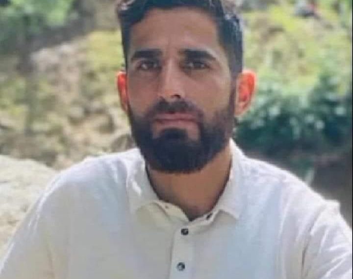 کولگام جھڑپ میں مارے گئے مقامی فوجی کے گھر میں ماتم