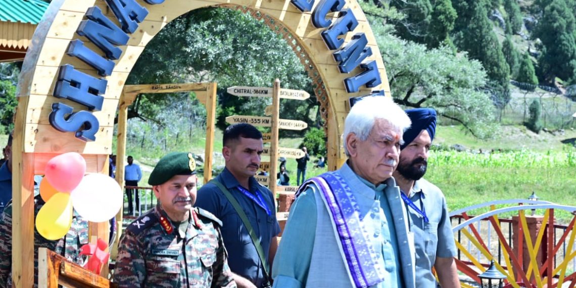 لیفٹیننٹ گورنر کاگریز میں شینا کلچرل سنٹر شینن میراث کا افتتاح کیا