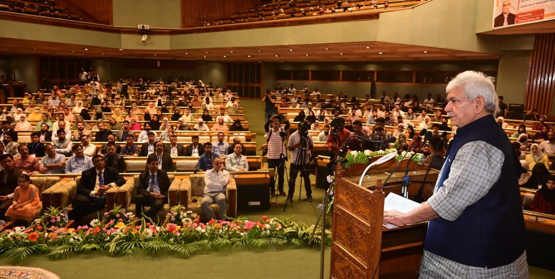 ’۵؍اگست کووزیر اعظم نے امتیازی نظام ختم کر دیا‘