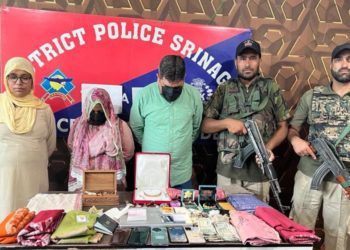 افسروںکا دھونگ رچا کر لوگوں کو لوٹنے والاشادی شدہ جوڑا گرفتار