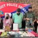 افسروںکا دھونگ رچا کر لوگوں کو لوٹنے والاشادی شدہ جوڑا گرفتار