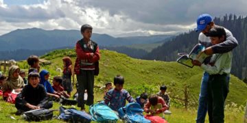 توسہ میدان کا سیزنل اسکول‘جہاں۴۰بچے زیور تعلیم سے آراستہ ہو رہے ہیں