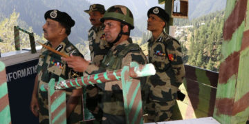 بی ایس ایف کے سپیشل ڈی جی کا ایل او سی کا دورہ