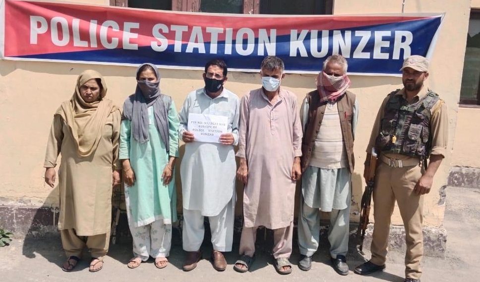 بارہمولہ:جعلی شادیاں انجام دینے والے بین ضلعی گروہ کا پردہ فاش ، خاتون سمیت چار گرفتار :پولیس