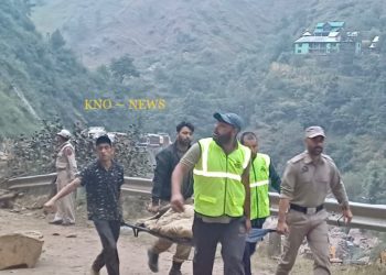 رام بن میں قومی شاہراہ پر ایک ٹرک پتھر کی زد میں آنے سے 4 افراد فوت