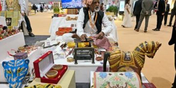 کو لاک چوڑیوں سے پیپر ماشی تک:جی ٹونٹی کرافٹ بازار میں روایتی فنکاروں کی ہندوستان کے فن کی نمائش
