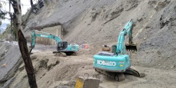 سرینگر‘ جموں قومی شاہراہ پر ٹریفک کی نقل و حمل بند