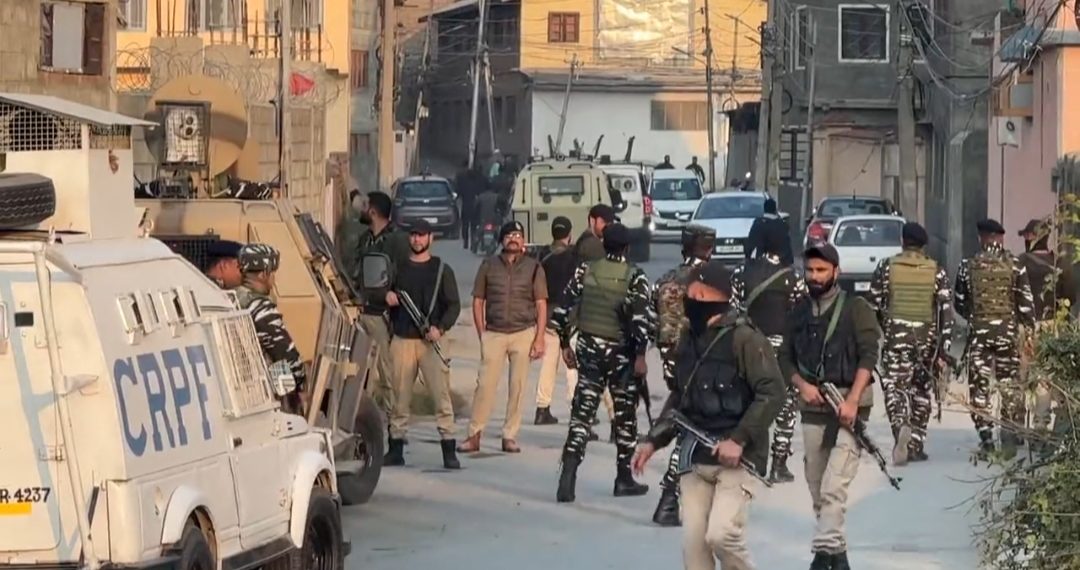 عید گاہ میں ملی ٹینٹوں کی فائرنگ، پولیس آفیسر زخمی