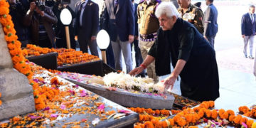 ایل جی کا شہید پولیس اہلکاروں کو شاندار خراج عقیدت
