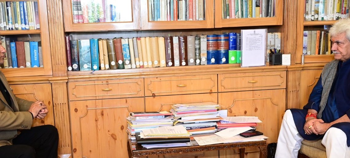 چیئرمین ڈی ڈی سی بڈگام لیفٹیننٹ گورنر سے ملاقی