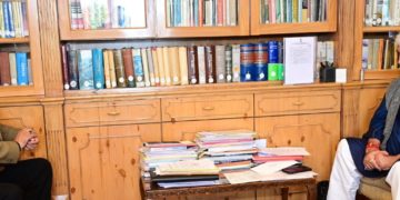چیئرمین ڈی ڈی سی بڈگام لیفٹیننٹ گورنر سے ملاقی