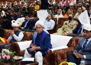 ’قبائلیوںکو بھی زمین ملے گی‘۔۱۷ہزار اہل بے زمین قبائلیوں کو ۵ مرلہ زمین دیں گے :ایل جی سنہا