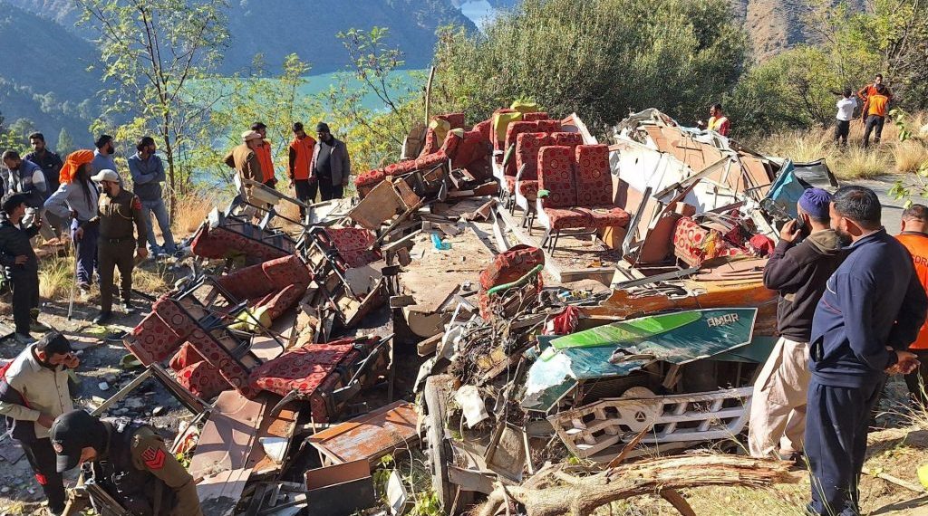 ڈوڈہ سڑک حادثے میں ۳۸ ہلاک۔۱۸ زخمی جن میں سے کچھ کی حالت باعث تشویش قرار دی جا رہی ہے