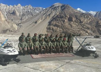 فوجی سربراہ کا لداخ دورہ، حقیقی کنٹرول لائن اور سیاچن کا دورہ کیا