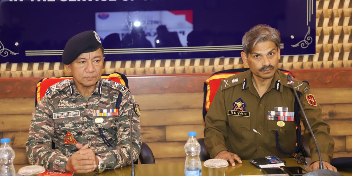  ڈی جی سی آر پی اور ڈی جی پی کی مشترکہ طور پر سیکورٹی جائزہ میٹنگ کی صدارت