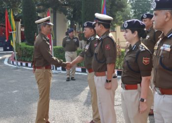 ڈی جی پی سوائن کا جموں پولیس ہییڈکواٹر میں افسران سے تبادلہ خیال 
