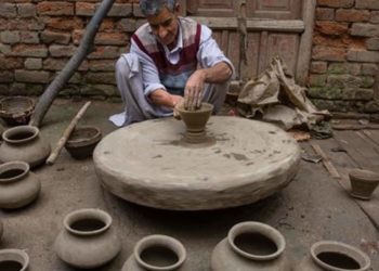 جنوبی کشمیر کا گھپ کرال ترال گائوں:مٹی کے برتن بنانے والے کاریگروں کی بستی