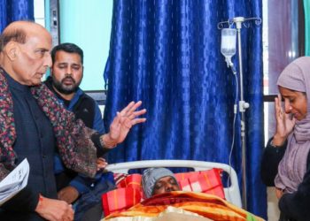 شہری ہلاکتیںـ:’انصاف ہوگا‘۔۔۔وزیر دفاع کی راجوری میں متاثرہ کنبوں سے ملاقات ‘انصاف کی یقین دہانی