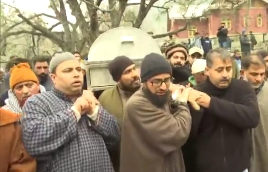 ریٹائرڈ ایس ایس پی کی آخری رسومات ادا، نماز جنازہ میں ہزاروں لوگوں کی شرکت.