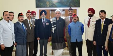 راج بھون کی سابق فوجیوں اور محکمہ سینک ویلفیئر کے عہدیداروں کی میزبانی
