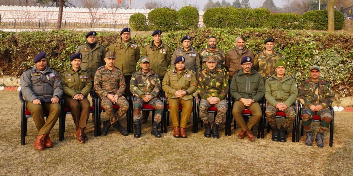 اونتی پورہ میں فوج اور پولیس کی مشترکہ میٹنگ‘سیکورٹی منظر نامے کا جائزہ لیا گیا