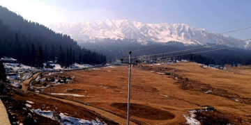 نصف چلہ کلان گزر گیا لیکن مسلسل خشک سالی سے کسان پریشان تو سیاح بھی مایوس