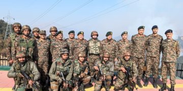 فوج کی پندرہویں کمان کے کمانڈر کا گریز سیکٹرکا دورہ