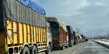 سرینگر، جموں قومی شاہراہ پر ایک روز بعد ٹریفک بحال