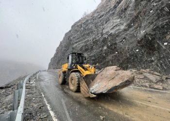 کشمیر کا ملک کے ساتھ زمینی رابطہ ہنوز منقطع