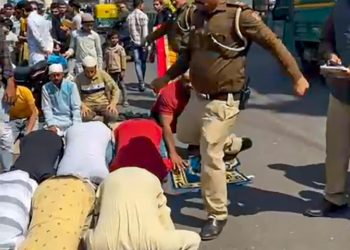 دہلی میں نماز جمعہ کی ادائیگی کے دوران نمازی کی مار پیٹ