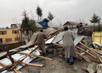 خراب موسمی صوتحال:جموں وکشمیر میں متعدد رہائشی ڈھانچوں کو نقصان
