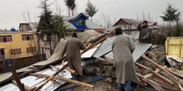 خراب موسمی صوتحال:جموں وکشمیر میں متعدد رہائشی ڈھانچوں کو نقصان