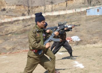 سوائن کاکمانڈو ٹریننگ سینٹر کا دورہ کیا‘ تربیت حاصل کرنے والوں کی ستائش