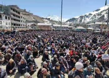 ریاستی درجے کی بحالی کامطالبہ :کرگل میں ہڑتال، احتجاجی جلوس برآمد