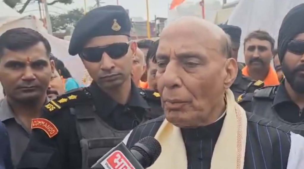 ہمیں اپنی سرزمین سے اور ایل او سی کے پار بھی اپنے دشمن پر حملہ کرنے کی طاقت ہے:وزیر دفاع