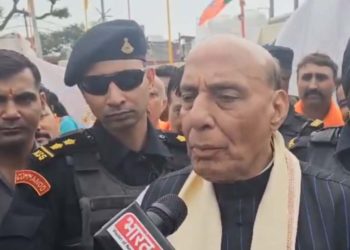 ہمیں اپنی سرزمین سے اور ایل او سی کے پار بھی اپنے دشمن پر حملہ کرنے کی طاقت ہے:وزیر دفاع