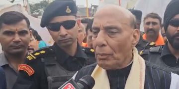 ہمیں اپنی سرزمین سے اور ایل او سی کے پار بھی اپنے دشمن پر حملہ کرنے کی طاقت ہے:وزیر دفاع