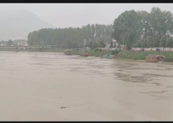 کپواڑہ میں سیلابی صورتحال، رہائشی بستیاں زیر آب، لوگ محفوظ جگہ منتقل